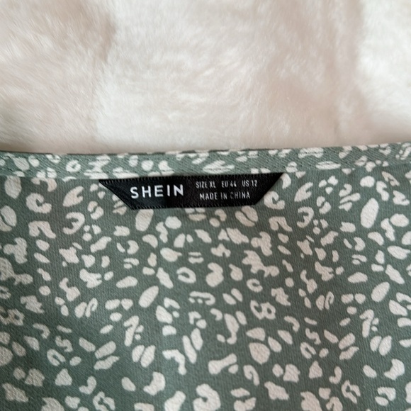 SHEIN XL cropped tie top - Picture 3 of 4